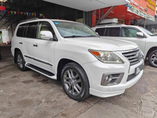 Lexus LX570