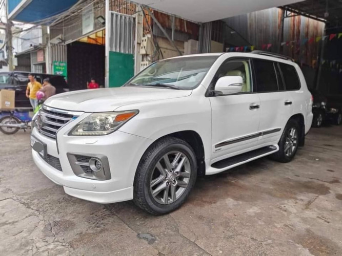 lexus-lx570-big-2