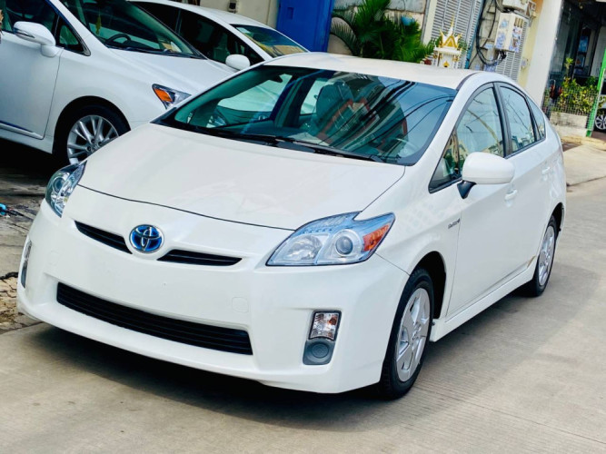 toyota-prius-2010-option-2-android-big-1